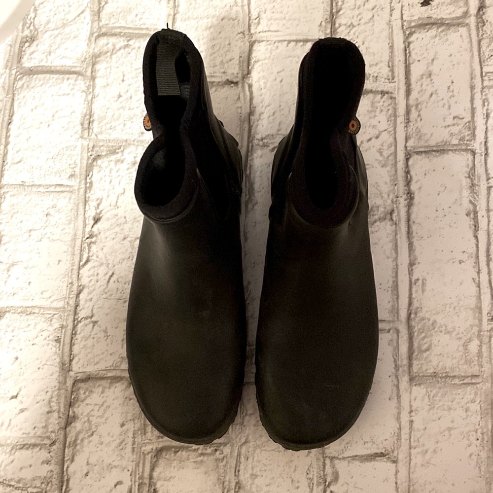 BOGS! Size 6. Black